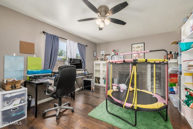 1833 N EDGEWATER Circle, Mesa, AZ 85207