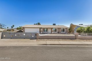 1833 N EDGEWATER Circle, Mesa, AZ 85207
