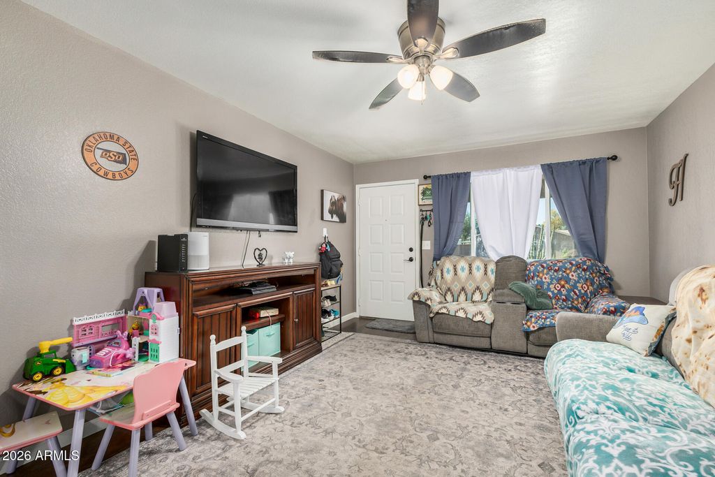 Image 10 of property listing at 1833 N EDGEWATER Circle, Mesa, AZ 85207
