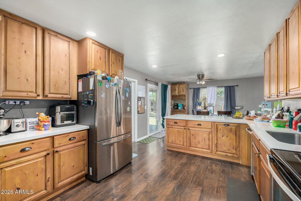 Image 16 of property listing at 1833 N EDGEWATER Circle, Mesa, AZ 85207