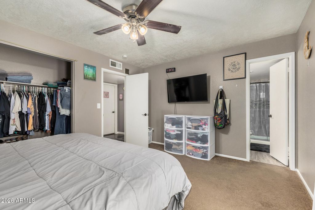 Image 19 of property listing at 1833 N EDGEWATER Circle, Mesa, AZ 85207