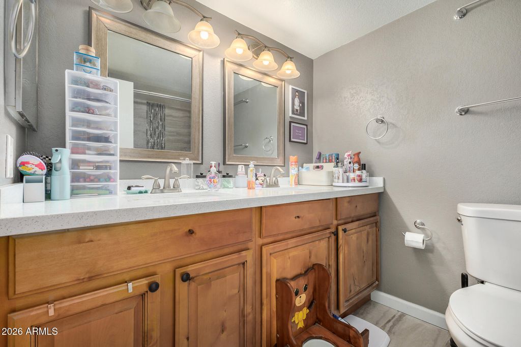 Image 20 of property listing at 1833 N EDGEWATER Circle, Mesa, AZ 85207