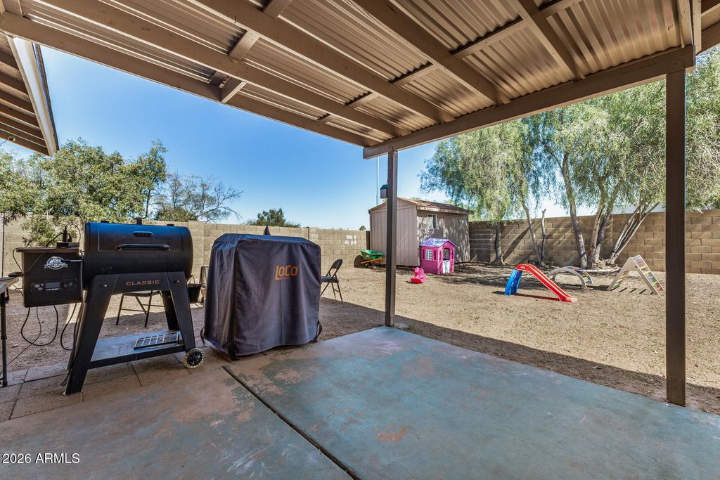 Image 29 of property listing at 1833 N EDGEWATER Circle, Mesa, AZ 85207