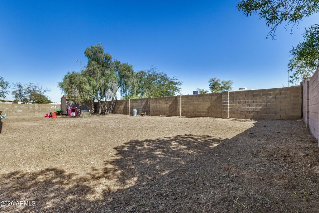Image 30 of property listing at 1833 N EDGEWATER Circle, Mesa, AZ 85207