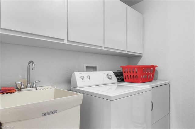 1432 Viking CT, Cape Coral, FL 33904