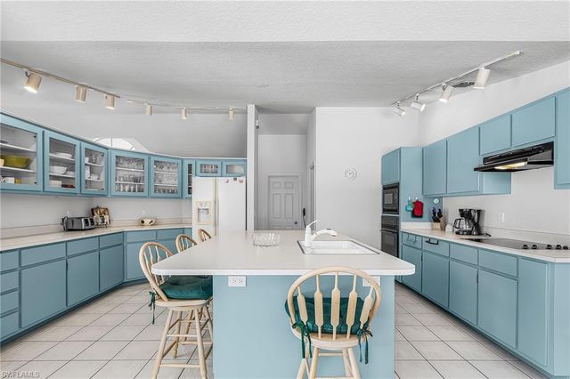 1432 Viking CT, Cape Coral, FL 33904