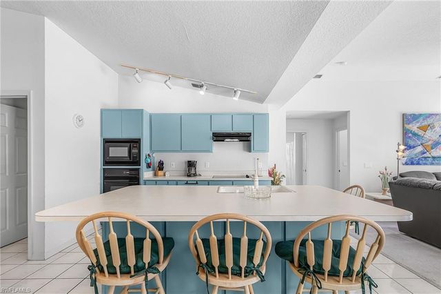 1432 Viking CT, Cape Coral, FL 33904