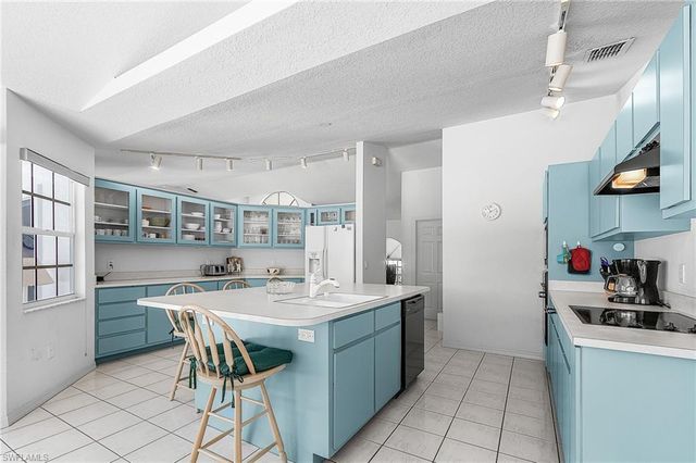 1432 Viking CT, Cape Coral, FL 33904