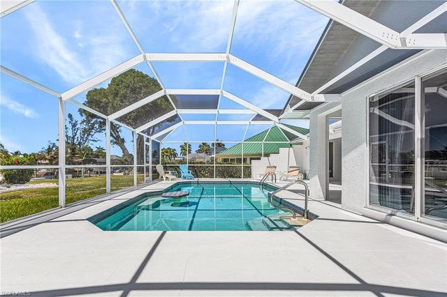 1432 Viking CT, Cape Coral, FL 33904