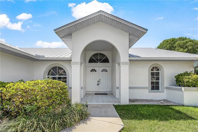 1432 Viking CT, Cape Coral, FL 33904