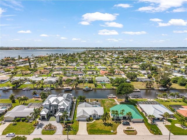 1432 Viking CT, Cape Coral, FL 33904