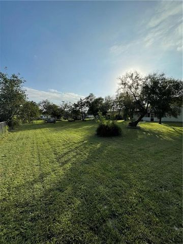 411 Rolling Acres Dr, Corpus Christi, TX 78410