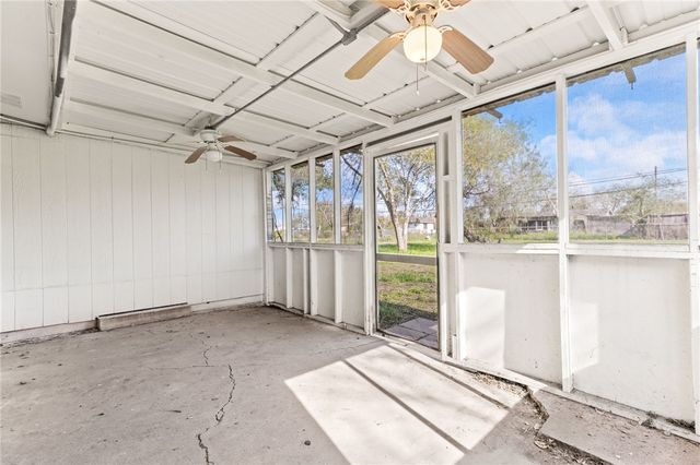 411 Rolling Acres Dr, Corpus Christi, TX 78410