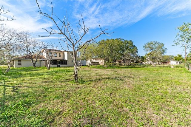 411 Rolling Acres Dr, Corpus Christi, TX 78410
