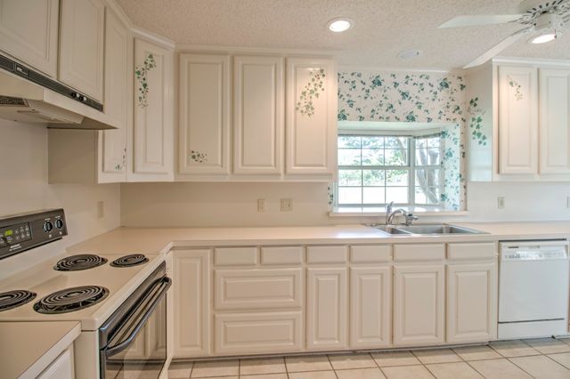 407 Navajo Trail, Gainesville, TX 76240