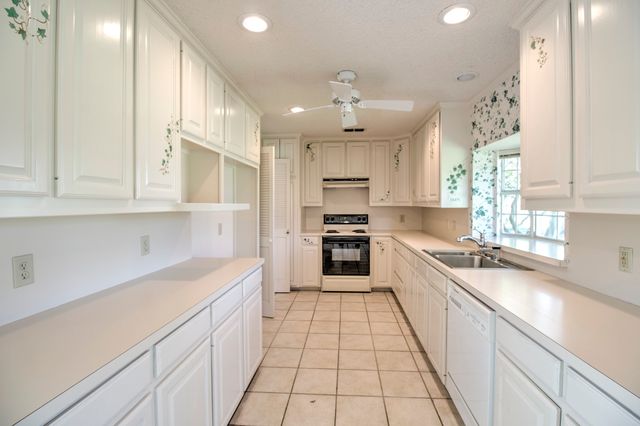 407 Navajo Trail, Gainesville, TX 76240