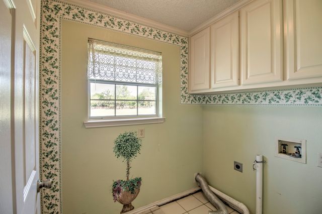 407 Navajo Trail, Gainesville, TX 76240