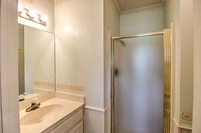 407 Navajo Trail, Gainesville, TX 76240