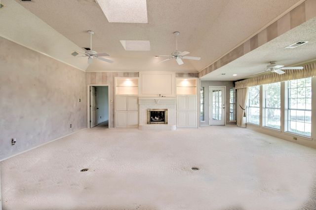 407 Navajo Trail, Gainesville, TX 76240