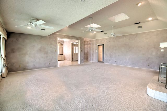 407 Navajo Trail, Gainesville, TX 76240