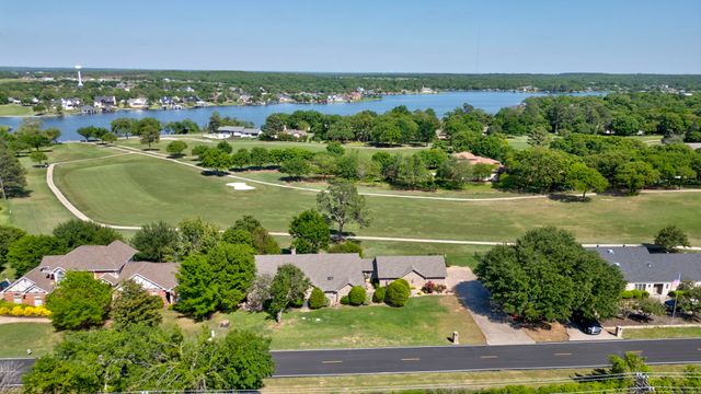407 Navajo Trail, Gainesville, TX 76240
