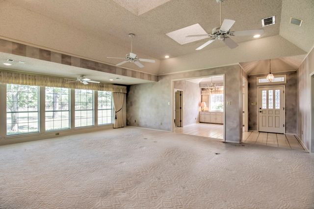 407 Navajo Trail, Gainesville, TX 76240