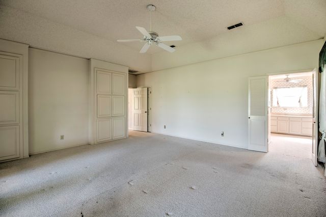 407 Navajo Trail, Gainesville, TX 76240
