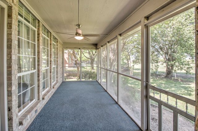 407 Navajo Trail, Gainesville, TX 76240