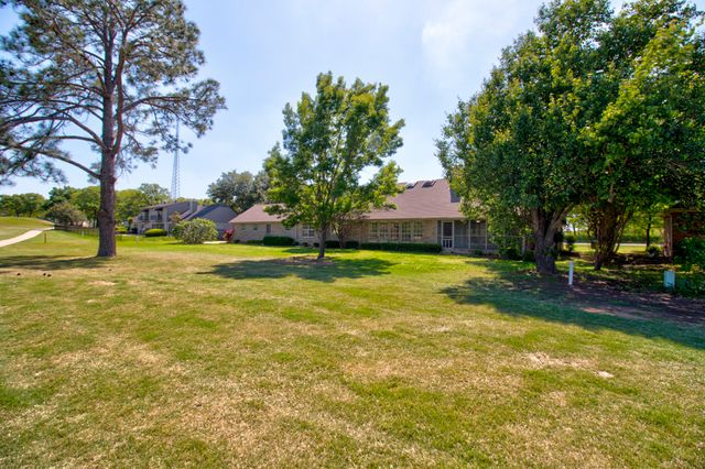 407 Navajo Trail, Gainesville, TX 76240