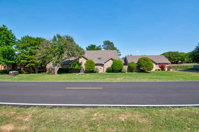 407 Navajo Trail, Gainesville, TX 76240