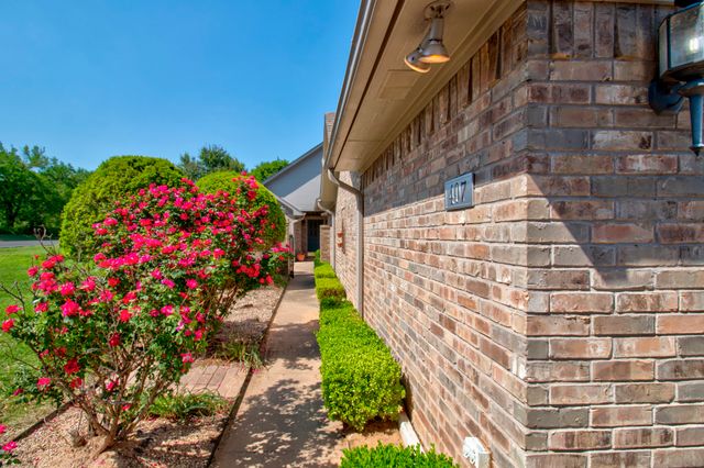 407 Navajo Trail, Gainesville, TX 76240