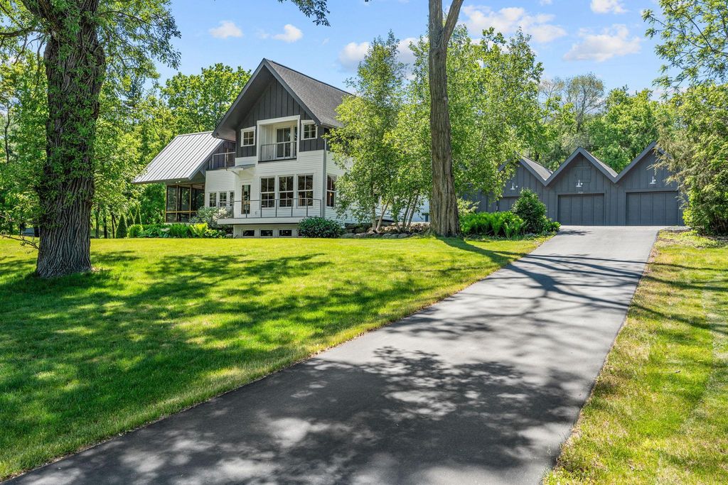 7521 River Road, Inver Grove Heights, MN 55076 — exterior