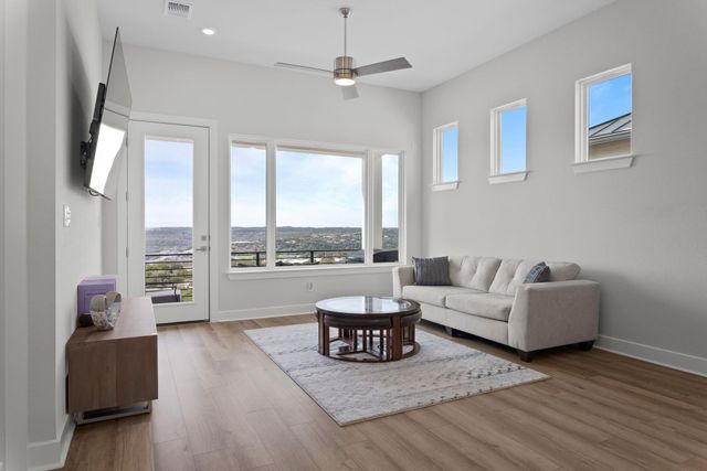 8 Doverland DR, Austin, TX 78738