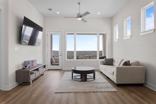 8 Doverland DR, Austin, TX 78738