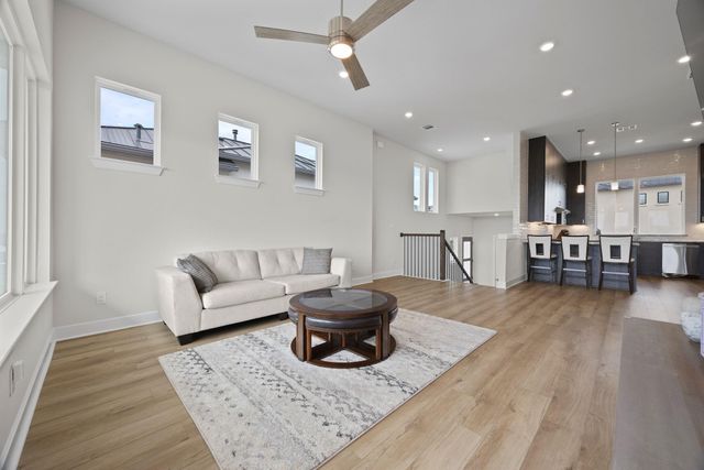 8 Doverland DR, Austin, TX 78738