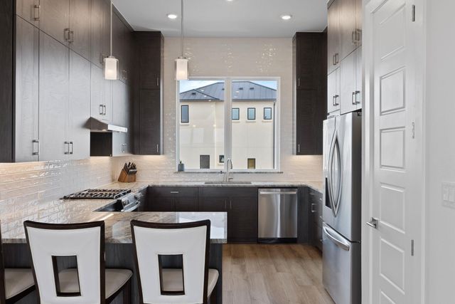 8 Doverland DR, Austin, TX 78738