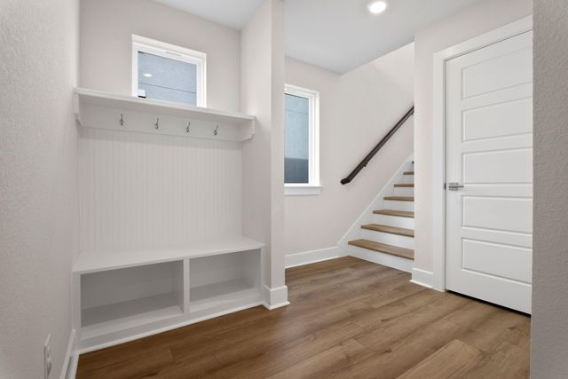 8 Doverland DR, Austin, TX 78738