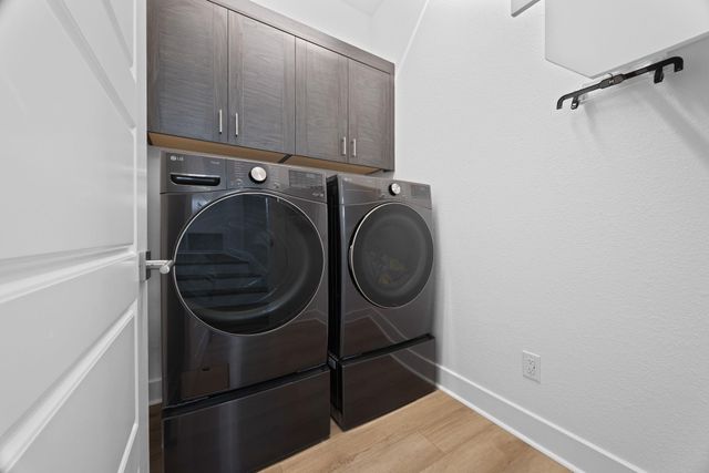 8 Doverland DR, Austin, TX 78738