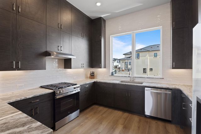 8 Doverland DR, Austin, TX 78738