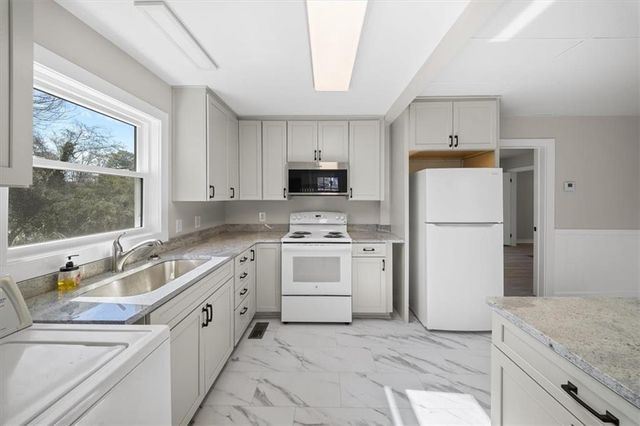 2997 Longmeadow Drive, Scottdale, GA 30079