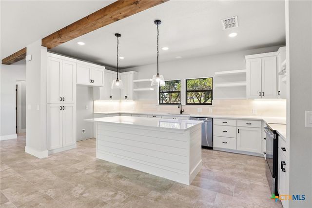 1615 Rocky Ridge Loop, Canyon Lake, TX 78133