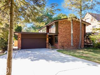 459 Washington Road, Grosse Pointe, MI 48230