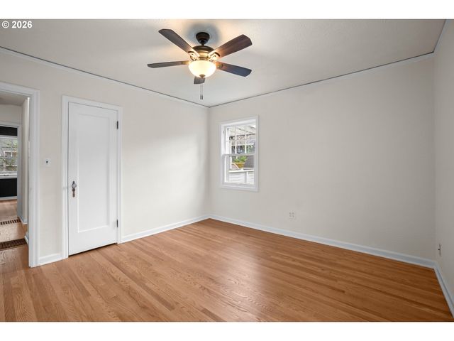 5824 Ne BROADWAY, Portland, OR 97213