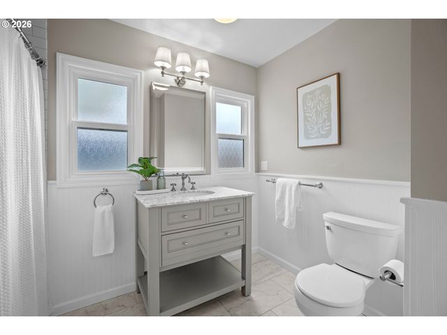 5824 Ne BROADWAY, Portland, OR 97213