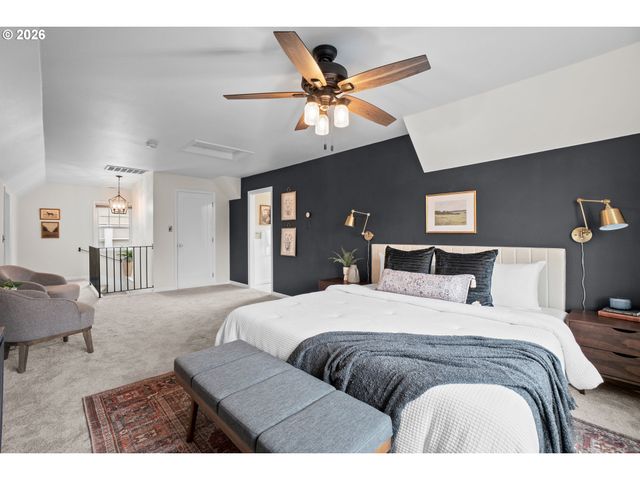 5824 Ne BROADWAY, Portland, OR 97213