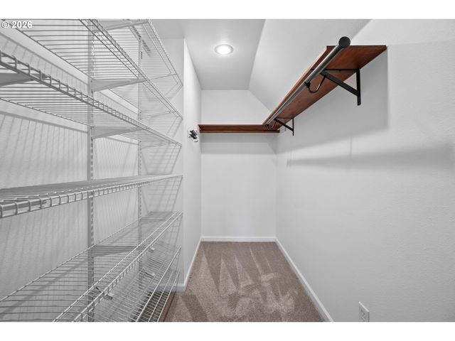 5824 Ne BROADWAY, Portland, OR 97213