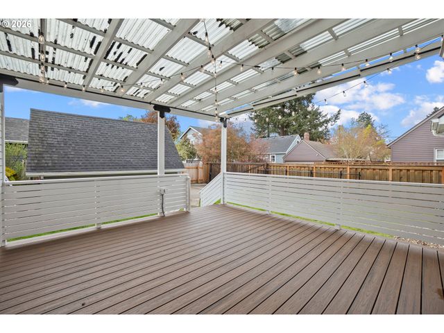 5824 Ne BROADWAY, Portland, OR 97213