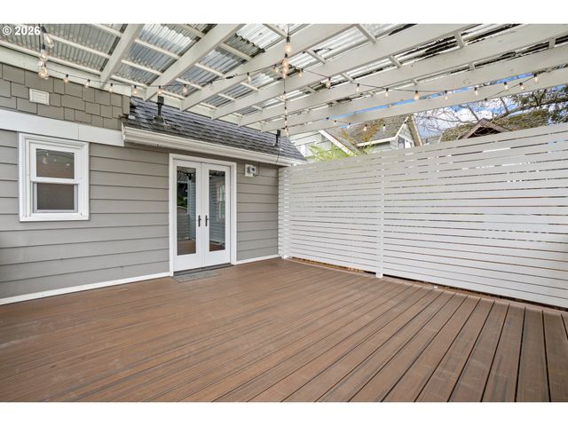 5824 Ne BROADWAY, Portland, OR 97213