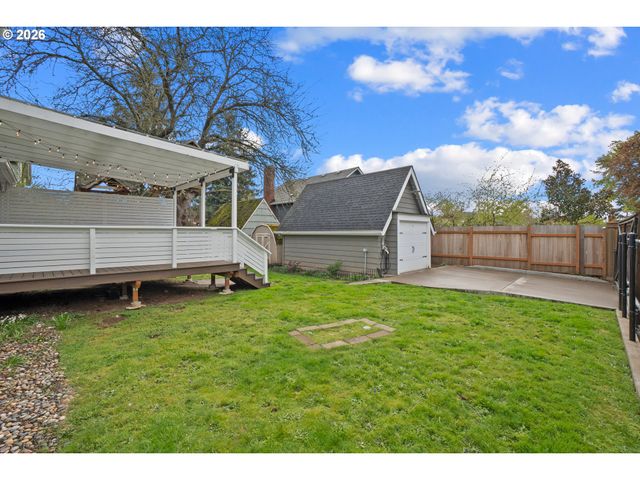 5824 Ne BROADWAY, Portland, OR 97213