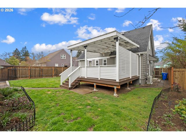 5824 Ne BROADWAY, Portland, OR 97213